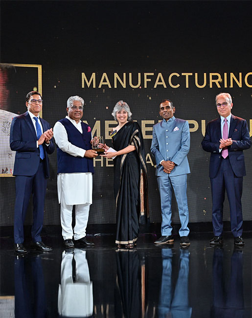 Meher-Pudumjee-Receives--EY-Entrepreneur-of-The-Year™-2024-Award.jpg